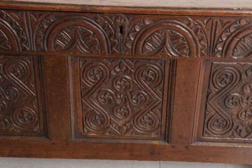 18TH CENTURY CARVED OAK COFFER - ADDITIONAL PHOTO 3