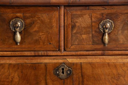 ANTIQUE WALNUT GEORGE III CHEST OF DRAWERS C1750 - ADDITIONAL PHOTO 3