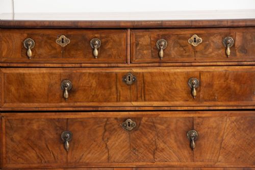 ANTIQUE WALNUT GEORGE III CHEST OF DRAWERS C1750 - ADDITIONAL PHOTO 4