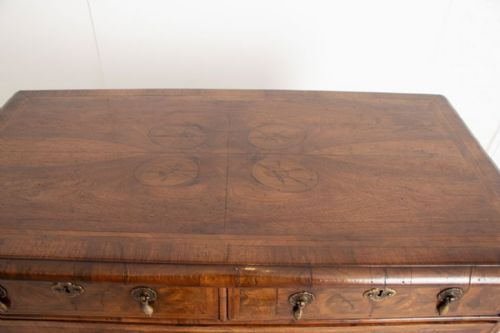 ANTIQUE WALNUT GEORGE III CHEST OF DRAWERS C1750 - ADDITIONAL PHOTO 6