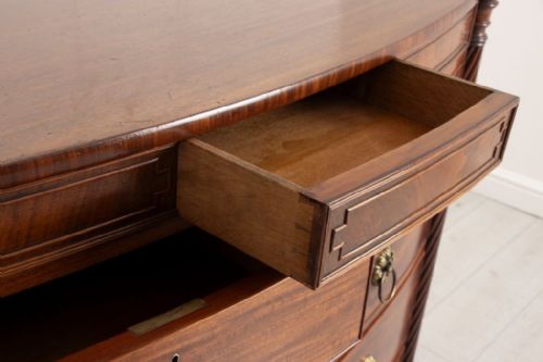 REGENCY MAHOGANY BOW FRONT CHEST OF DRAWERS WITH SECRET DRAWER IN FRIEZE C1820 - ADDITIONAL PHOTO 3