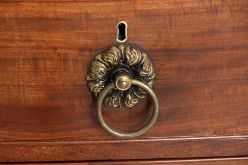 REGENCY MAHOGANY BOW FRONT CHEST OF DRAWERS WITH SECRET DRAWER IN FRIEZE C1820 - ADDITIONAL PHOTO 4