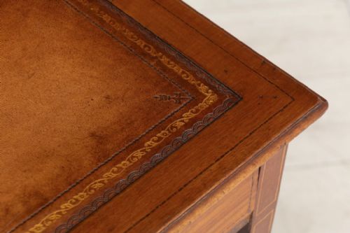 EDWARDIAN MAHOGANY WRITING TABLE WITH TAN LEATHER TOP C1900 - ADDITIONAL PHOTO 3