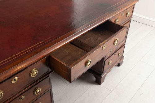 ANTIQUE MAHOGANY PARTNERS DESK WITH ORIGINAL LEATHER TOP C1850 - ADDITIONAL PHOTO 2