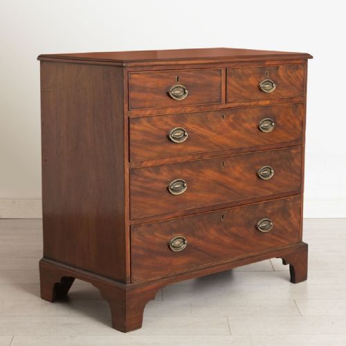 SMALL GEORGIAN MAHOGANY CHEST OF DRAWERS WITH OVAL BRASS PLATE HANDLES C1800 - ADDITIONAL PHOTO 1