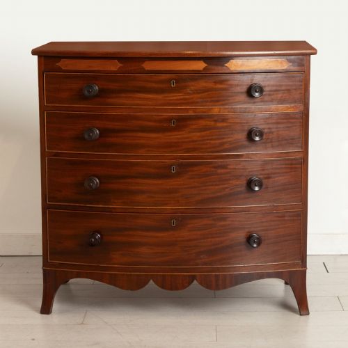 GEORGIAN BOW FRONT CHEST OF DRAWERS IN MAHOGANY