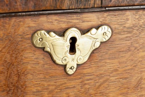 18TH CENTURY OAK CHEST ON STAND - ADDITIONAL PHOTO 3