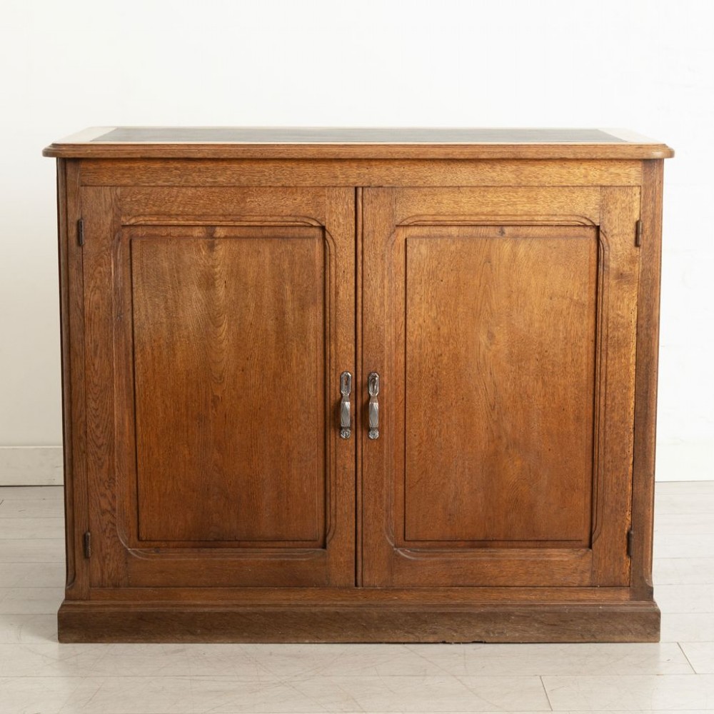A late 19th-century French oak display case featuring clear glass front and side panels, a single interior glass shelf, and solid timber rear doors. View IV
