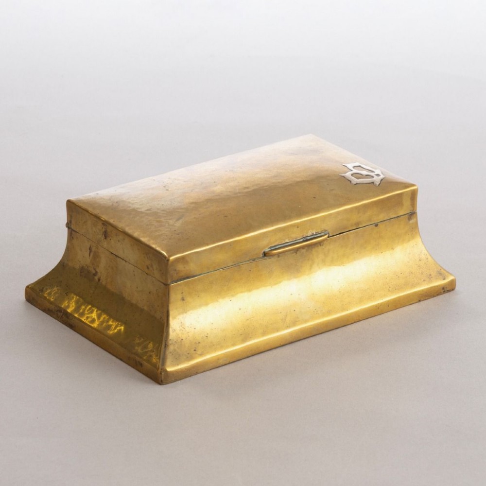 Arts & Crafts Cigarette Box in Hammered Brass c.1920
