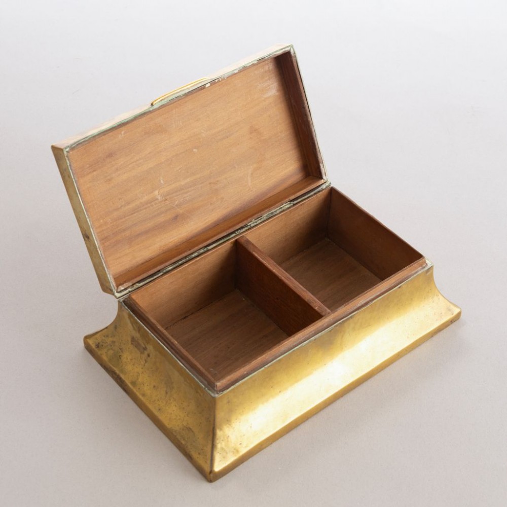 Arts & Crafts Cigarette Box in Hammered Brass c.1920 View II