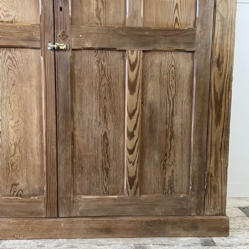 LARGE EARLY 20TH C PINE CUPBOARD - ADDITIONAL PHOTO 4