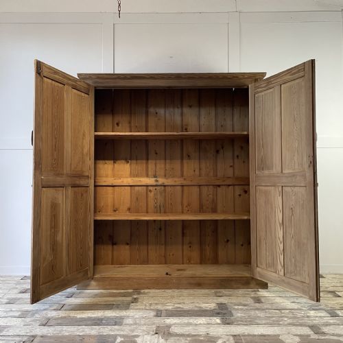 LARGE EARLY 20TH C PINE CUPBOARD - ADDITIONAL PHOTO 5