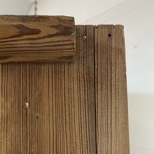 LARGE EARLY 20TH C PINE CUPBOARD - ADDITIONAL PHOTO 8