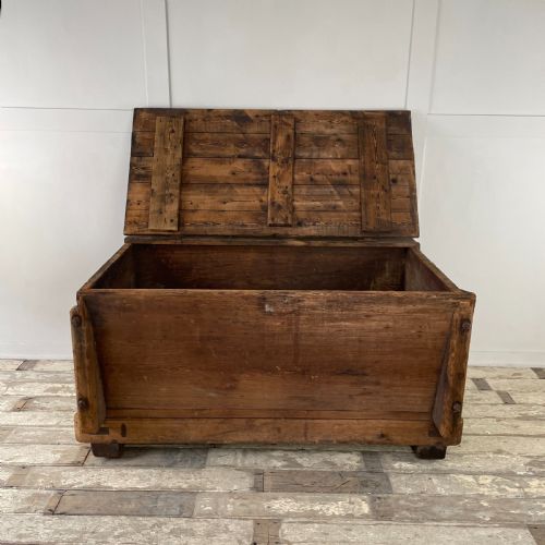LARGE 19TH C PINE DOUGH BIN - ADDITIONAL PHOTO 2