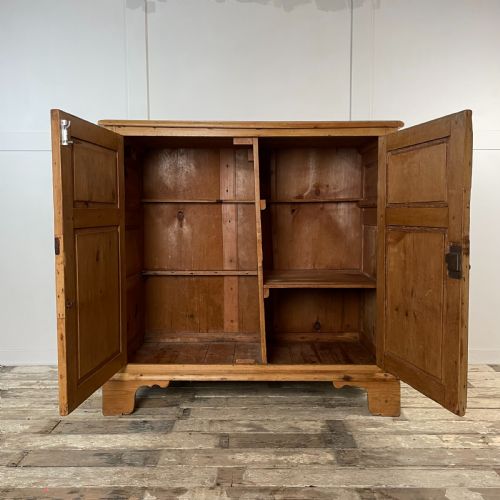 LARGE VICTORIAN PINE CUPBOARD - ADDITIONAL PHOTO 1