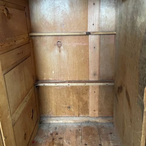 LARGE VICTORIAN PINE CUPBOARD - ADDITIONAL PHOTO 2