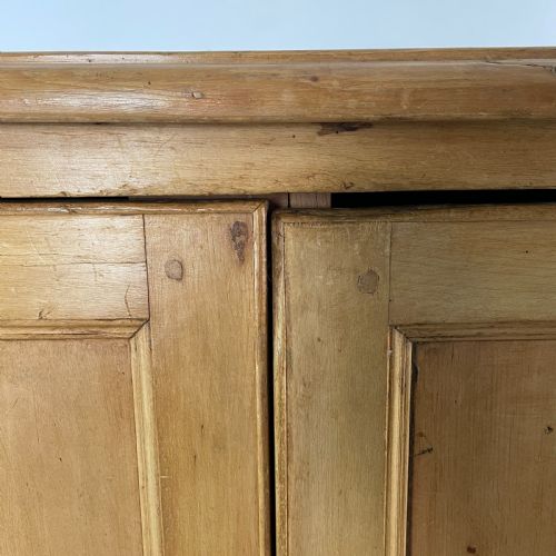LARGE VICTORIAN PINE CUPBOARD - ADDITIONAL PHOTO 4