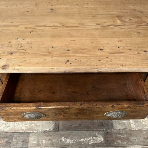 LARGE 19TH C PINE FARMHOUSE TABLE - ADDITIONAL PHOTO 6