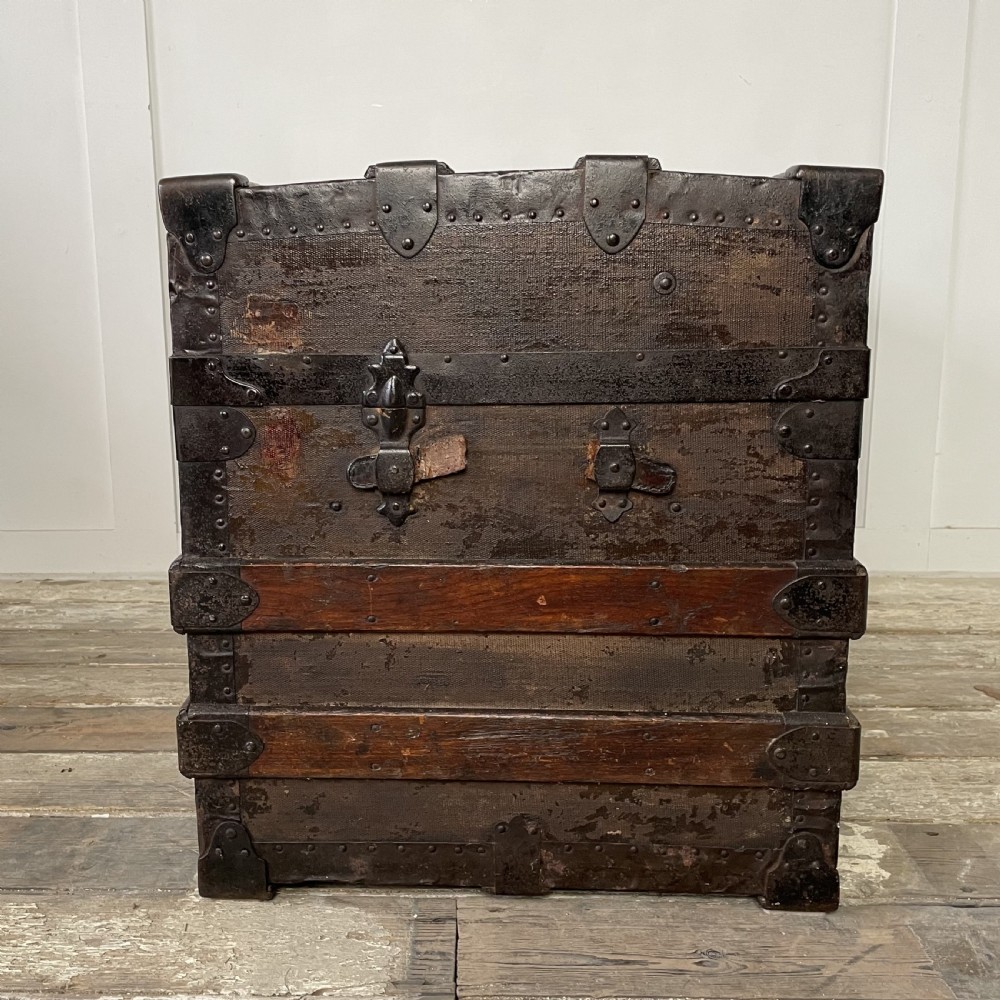 Rauchbach Goldsmith Steam Trunk View VII