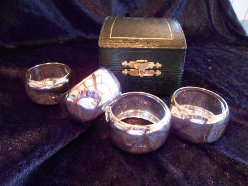 BOXED ANTIQUE SET OF FOUR SOLID SILVER NAPKIN RINGS 1915 - ADDITIONAL PHOTO 1
