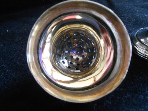 ANTIQUE SOLID SILVER POUNCE OR PEPPER POT R D HENNELL - ADDITIONAL PHOTO 3