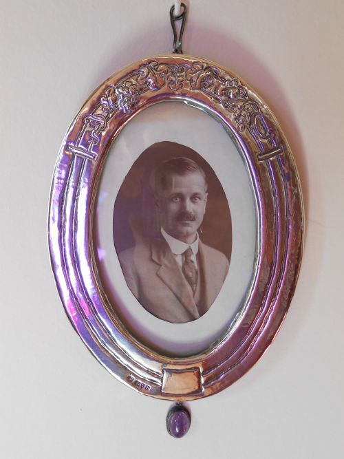 GEORGIAN ANTIQUE SILVER HANGING PICTURE FRAME 1923 - ADDITIONAL PHOTO 4