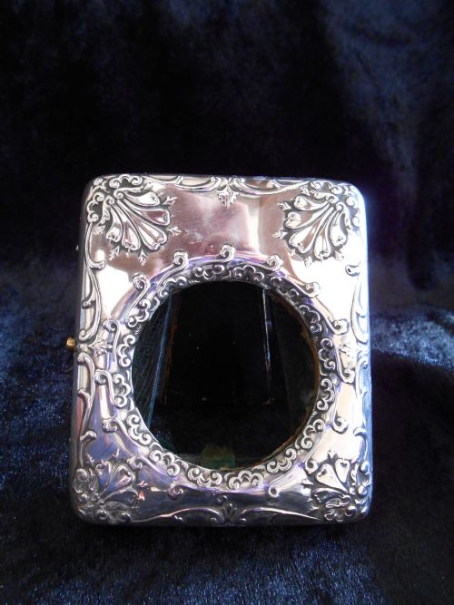 solid silverfronted pocket watch stand 1902 - CATEGORY: ANTIQUE SILVER - DATED 1900