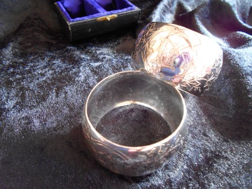 PRETTY PAIR OF ANTIQUE SOLID SILVER NAPKIN RINGS 1896 - ADDITIONAL PHOTO 5