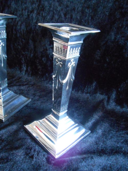 LOVELY PAIR OF SOLID SILVER CANDLESTICKS 1913 - ADDITIONAL PHOTO 4