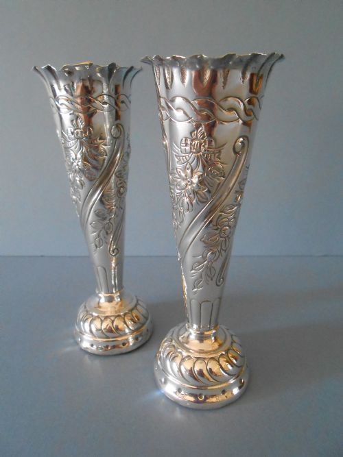 lovely pair of william comyns bud vases 1890 - CATEGORY: ANTIQUE SILVER - DATED 1890