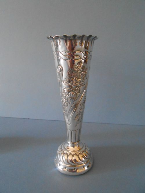 LOVELY PAIR OF WILLIAM COMYNS BUD VASES 1890 - ADDITIONAL PHOTO 1