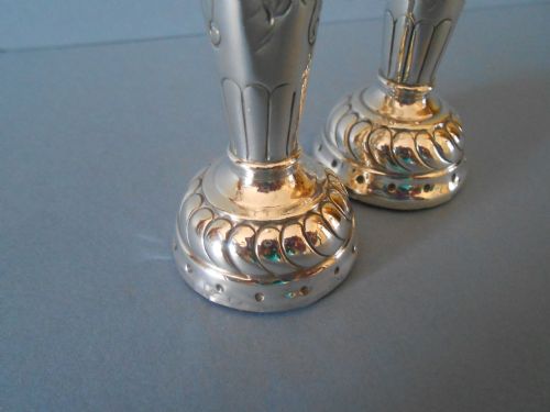 LOVELY PAIR OF WILLIAM COMYNS BUD VASES 1890 - ADDITIONAL PHOTO 3