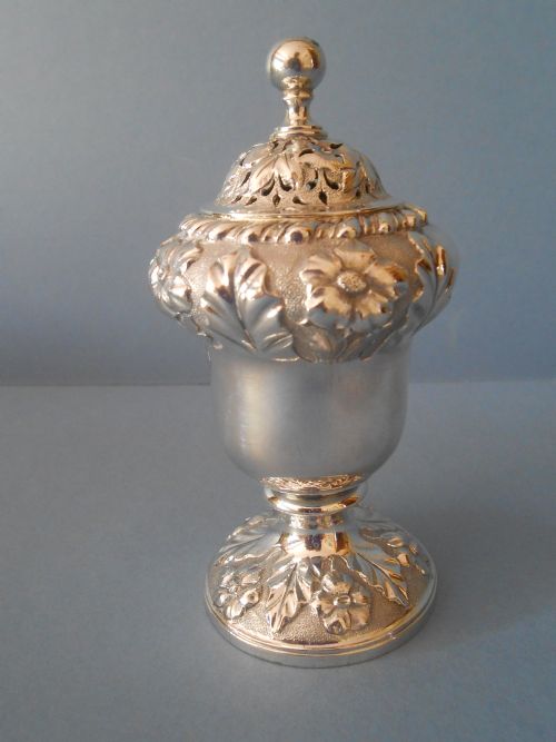 BEAUTIFUL ANTIQUE SILVER POUNCE POT 1840 - ADDITIONAL PHOTO 4