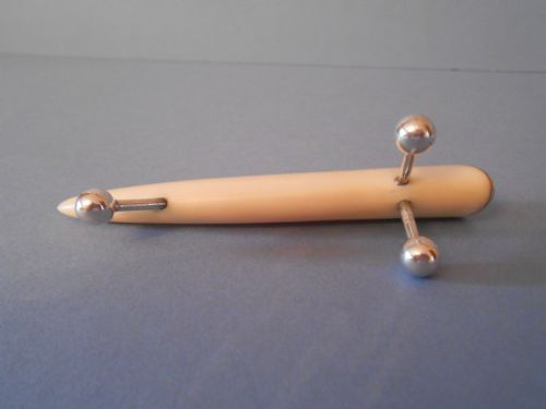 PAIR OF ANTIQUE IVORY AND SILVERMOUNTED KNIFE RESTS 1898 - ADDITIONAL PHOTO 3