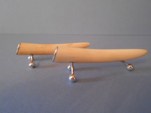 PAIR OF ANTIQUE IVORY AND SILVERMOUNTED KNIFE RESTS 1898 - ADDITIONAL PHOTO 4