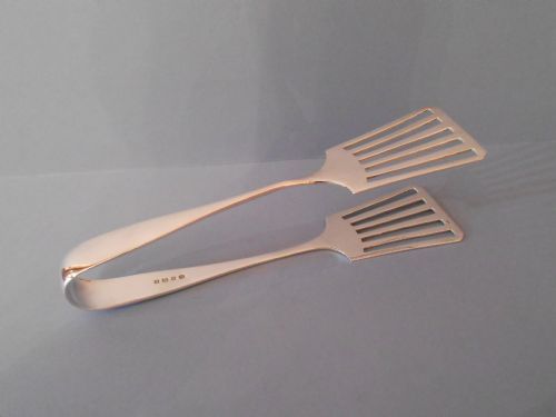 heavy pair of solid silver asparaguscake servers - CATEGORY: ANTIQUE SILVER - DATED 1930