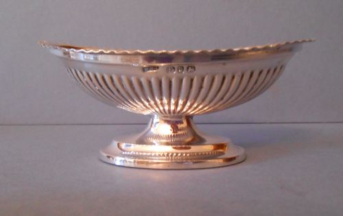 EXCELLENT SET OF ANTIQUE VICTORIAN SILVER SALTS WITH SPOONS - ADDITIONAL PHOTO 2