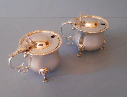EXCELLENT HEAVY PAIR OF ANTIQUE EDWARDIAN SOLID SILVER MUSTARDS - ADDITIONAL PHOTO 2