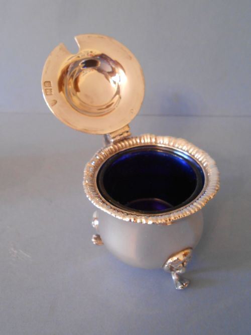 EXCELLENT HEAVY PAIR OF ANTIQUE EDWARDIAN SOLID SILVER MUSTARDS - ADDITIONAL PHOTO 3