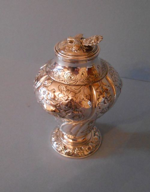 stunning georgian tea caddy 1762 - CATEGORY: ANTIQUE SILVER - DATED GEORGIAN