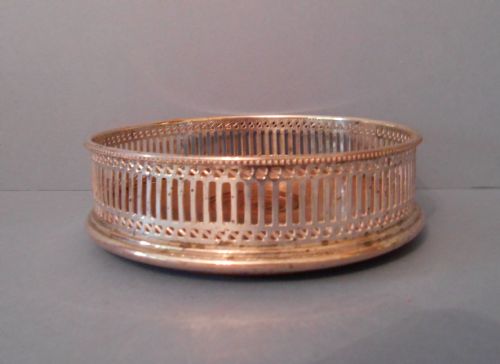 GOOD PAIR OF SILVER PLATED BOTTLE COASTERS - ADDITIONAL PHOTO 4
