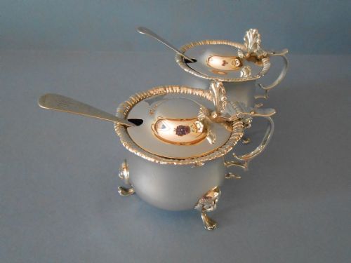 EXCELLENT HEAVY PAIR OF ANTIQUE EDWARDIAN SOLID SILVER MUSTARDS - ADDITIONAL PHOTO 1