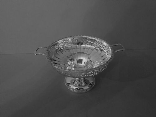 solid silver twinhandled comport - CATEGORY: ANTIQUE SILVER - DATED 1920