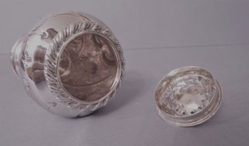 ANTIQUE SOLID SILVER POUNCE POT WILLIAM IV - ADDITIONAL PHOTO 2