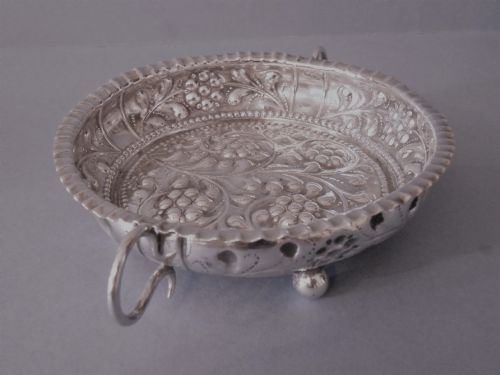 ANTIQUE VICTORIAN SOLID SILVER WINE TASTER OR QUAICH - ADDITIONAL PHOTO 1