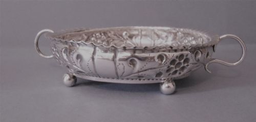 ANTIQUE VICTORIAN SOLID SILVER WINE TASTER OR QUAICH - ADDITIONAL PHOTO 2