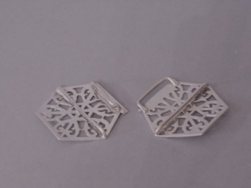 ORNATE ANTIQUE SOLID SILVER NURSE'S BUCKLE 1901 - ADDITIONAL PHOTO 1