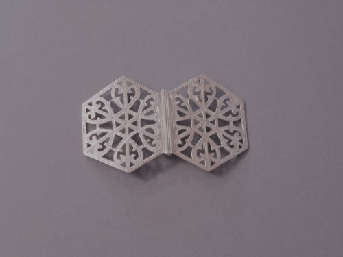 ORNATE ANTIQUE SOLID SILVER NURSE'S BUCKLE 1901 - ADDITIONAL PHOTO 2