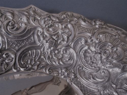 STUNNING WILLIAM COMYNS SOLID SILVER DISH 1892 - ADDITIONAL PHOTO 2