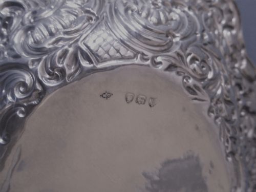 STUNNING WILLIAM COMYNS SOLID SILVER DISH 1892 - ADDITIONAL PHOTO 4